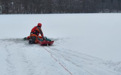Szkolenie strażaków OSP na lodzie