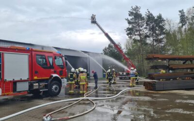 Ćwiczenia zgrywające dla strażaków na terenie zakładu KAPEO Polska