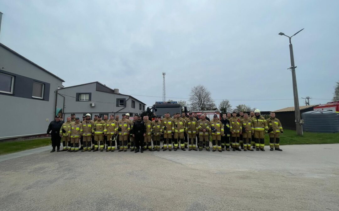 Ćwiczenia strażaków na terenie zakładu SCANDPOL